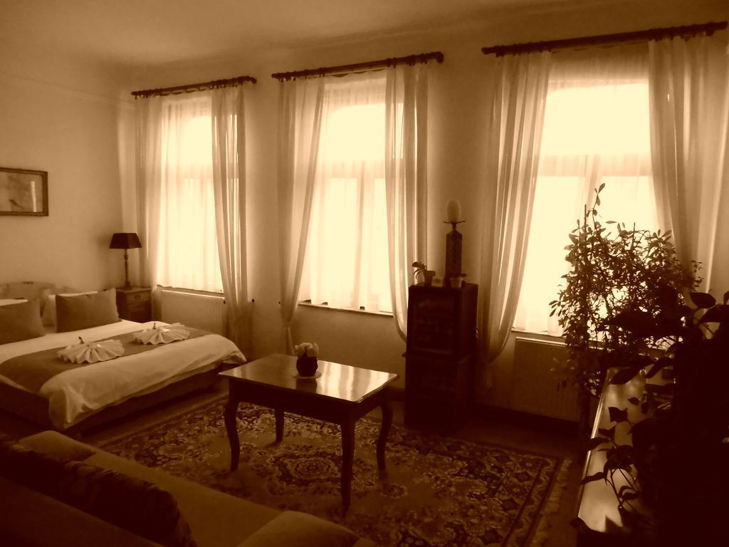 Hotel Excellent Kroměříž Szoba fotó