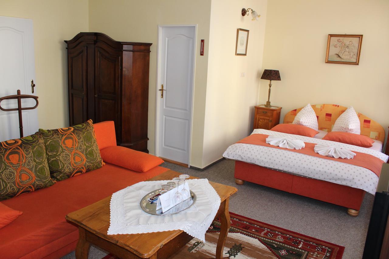 Hotel Excellent Kroměříž Kültér fotó