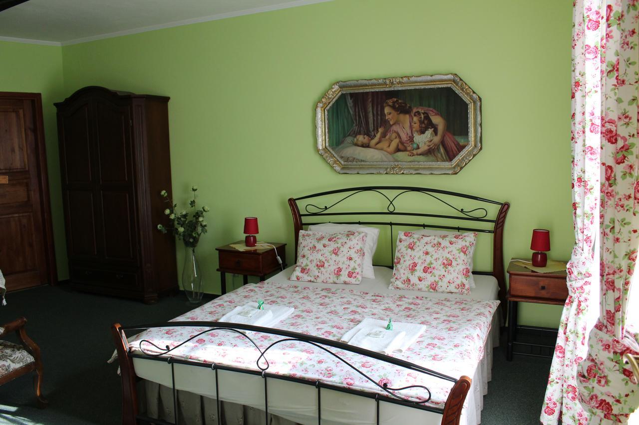 Hotel Excellent Kroměříž Kültér fotó