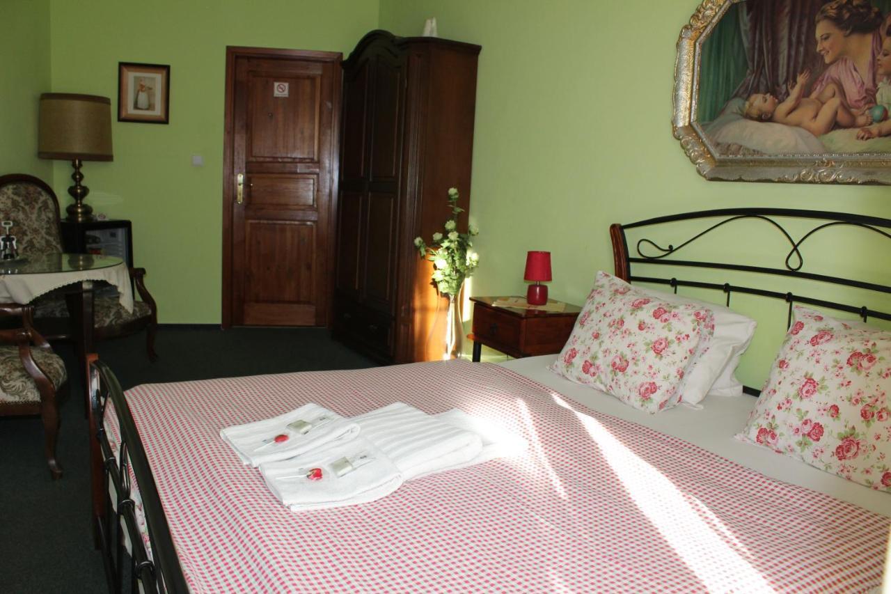 Hotel Excellent Kroměříž Kültér fotó