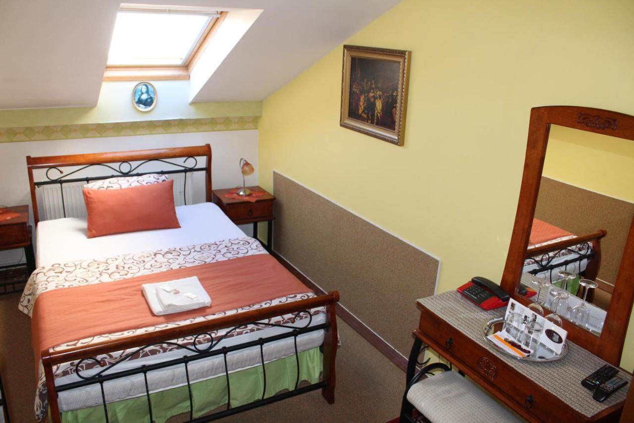Hotel Excellent Kroměříž Kültér fotó