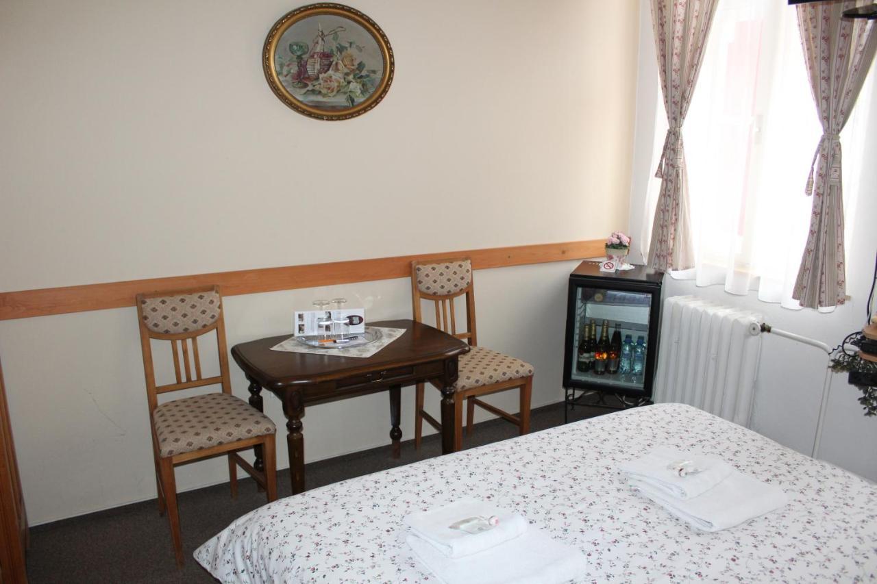 Hotel Excellent Kroměříž Kültér fotó