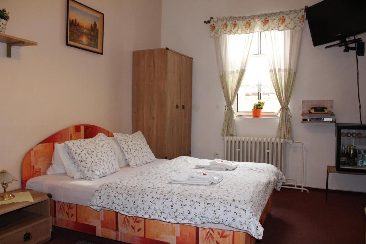Hotel Excellent Kroměříž Kültér fotó