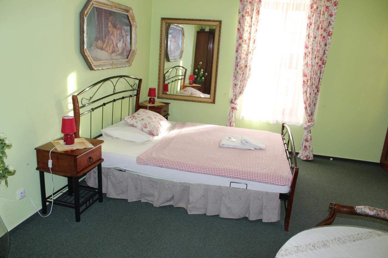 Hotel Excellent Kroměříž Kültér fotó