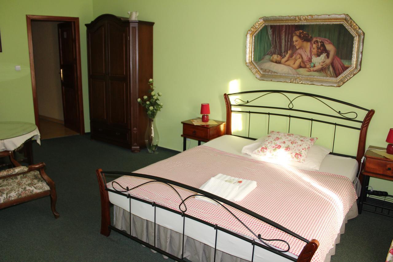 Hotel Excellent Kroměříž Kültér fotó
